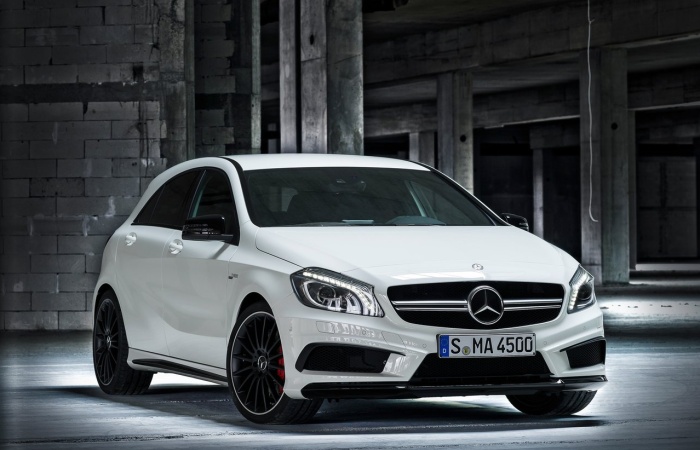 O novo A45 AMG é a versão mais potente e rápida já feita do Mercedes Classe A, que virou hatch médio para brigar no segmento de BMW Série 1 e Audi A3

Conf...